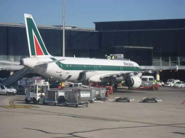 По никое време AlItalia почна стачка