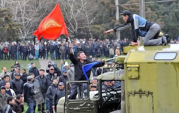 Опозицията взе властта в Киргизстан, 68 загинаха в безредиците