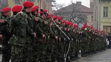 Военните излязоха на протест заради намалените заплати