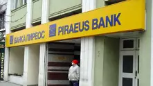 Piraeus bank се кани да погълне две гръцки банки