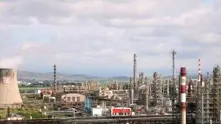 Арестувани 4 полицаи за кражби на гориво от нефтопровод на Лукойл