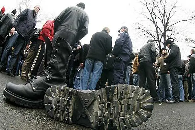 Полицаите започват протести