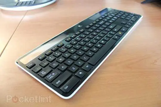 Logitech пуска клавиатура със слънчеви батерии