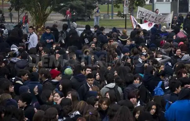 Хиляди туристи блокирани в Чили заради протести