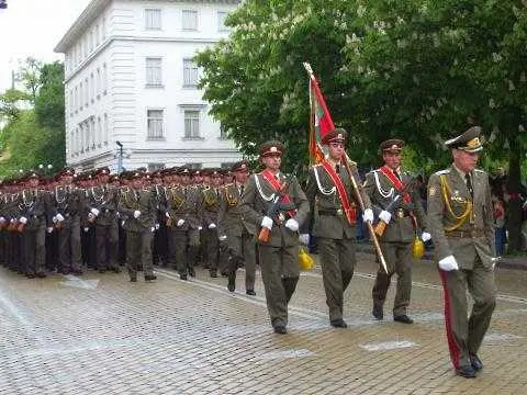 България с най-големи икономии на военни разходи в Централна и Източна Европа