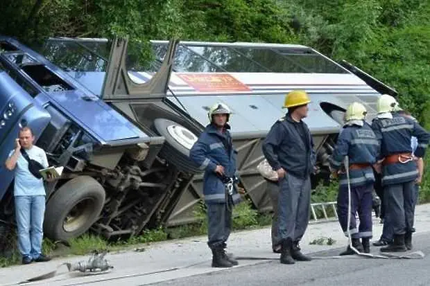 Повдигат обвинения срещу шофьорите на злополучния украински автобус