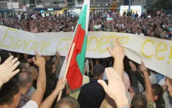 Хиляди на протеста в Пловдив