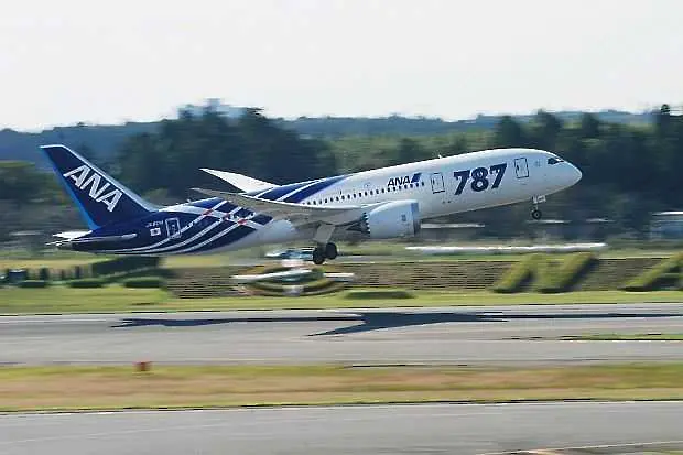 Новият „Боинг 787“ направи първия си граждански полет      