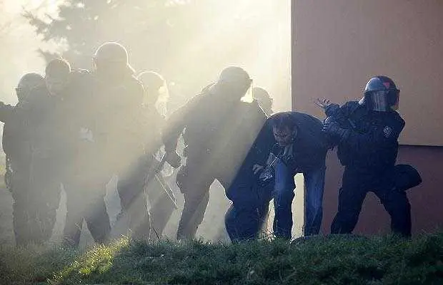 Мъж стреля в завод в Чехия, трима загинаха 