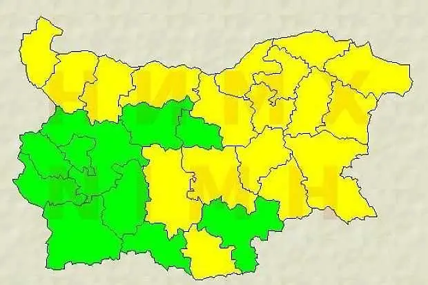 Силен вятър оцвети в жълто 11 области