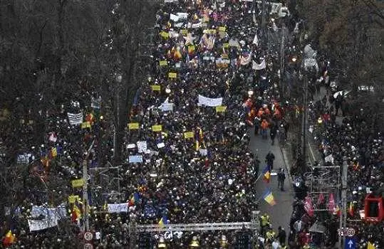 Размирна нощ на протести в Румъния