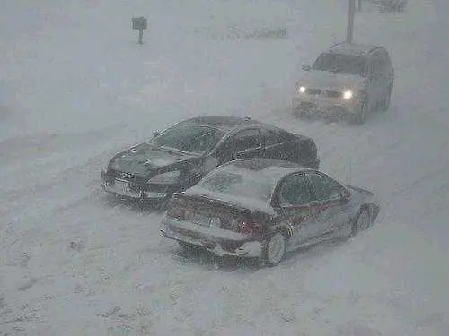 Бедствено положение и в Шумен, тежка авария остави Бургас без парно