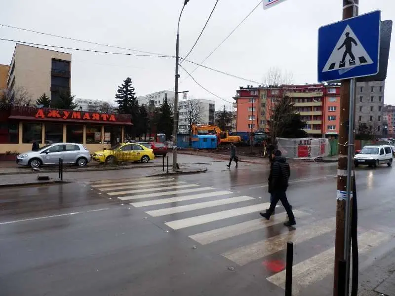 Още три светещи пешеходни пътеки монтират в София