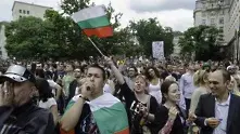 Хиляди скандират „Оставка” в четвъртата вечер на протести