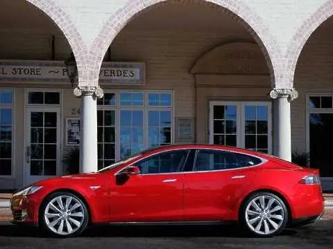 Моделите Tesla S втора ръка до $30 000 по-скъпи от новите