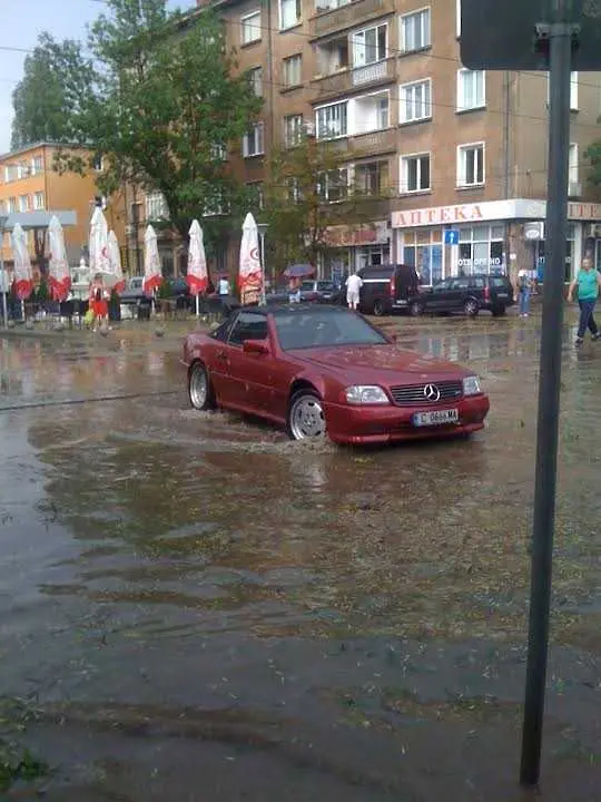 Бурята взе жертва в София