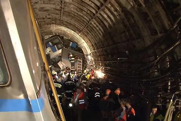 Расте броят на жертвите и ранените в московското метро