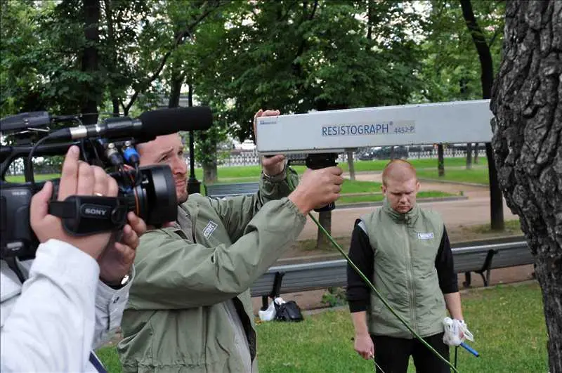 Претърсват за опасни дървета със специална апаратура в София