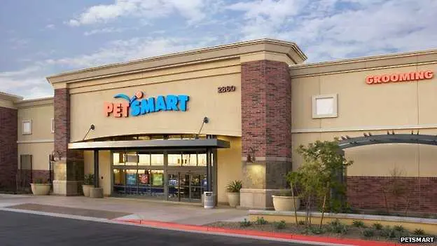 Инвеститори купуват американската верига PetSmart