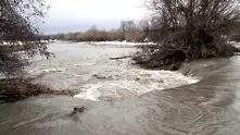 Предупреждават за високи води в реките