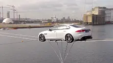 Jaguar организира зрелищна каскада в Лондон (видео)