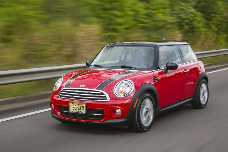 BMW отзовава близо 92 000 Mini Coopers