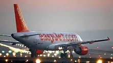 Пътнически самолет на EasyJet кацна аварийно, екипажът се почувствал зле