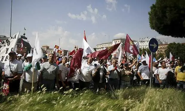 Земеделци протестират в Брюксел срещу ниските цени на млякото в Европа