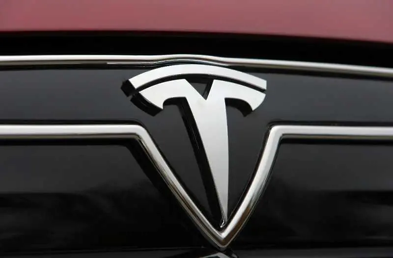 Tesla търси софтуерни инженери