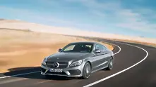 Mercedes заменя роботите с хора в заводите си