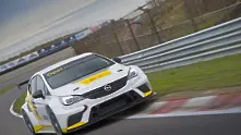 Седем автомобила Astra TCR атакуват шампионата Touring Car Racing