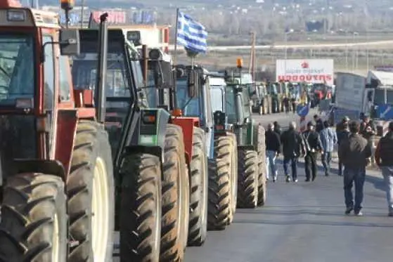 Блокадата на гръцката граница удари туризма