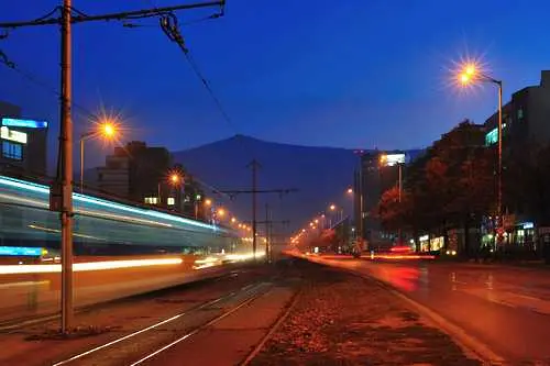 Водачи с отнети книжки масово шофират без тях