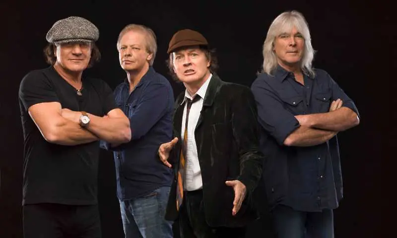 Вокалистът на AC/DC може да оглушее напълно