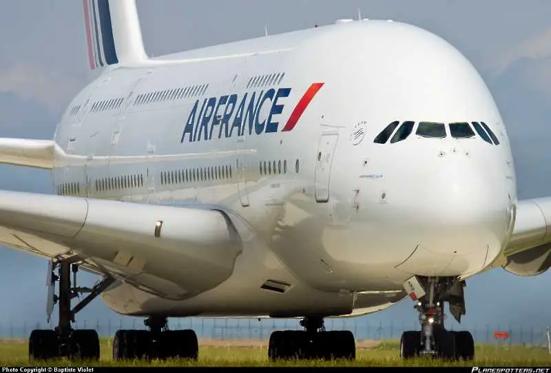 Air France отмени 30% от полетите си в знак на протест