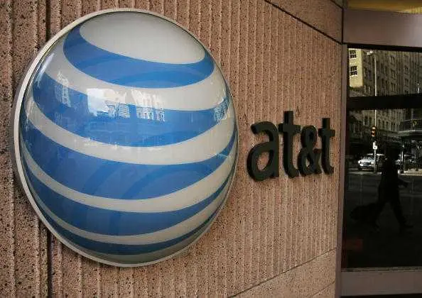  Най-голямата сделка в света за годината: AT&T купува Time Warner