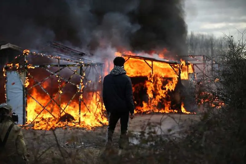 Пожар в „Джунглата“ край Кале