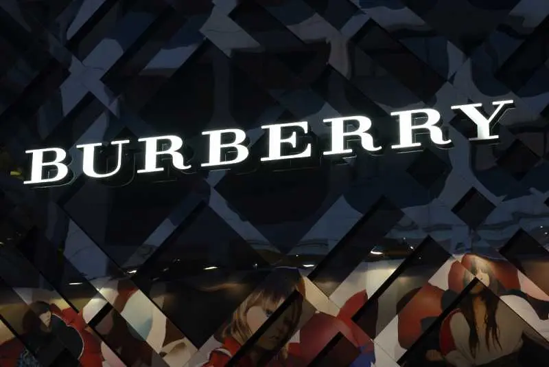 Burberry печели от слабата британска лира