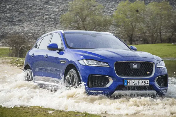 Аплодисменти за кросоувъра Jaguar F-PACE