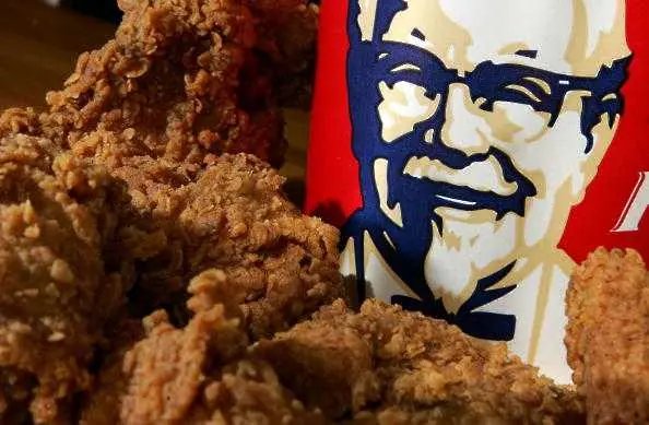 KFC спира да предлага  месо от птици, отгледани  с антибиотици за хора