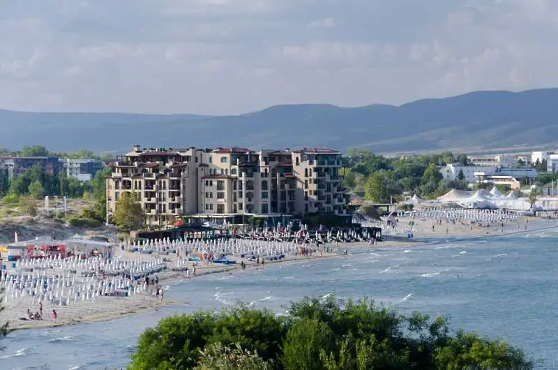 Времето: Слънчево и горещо