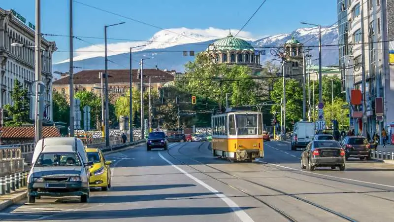 Продължава раздаването на минерална вода в София