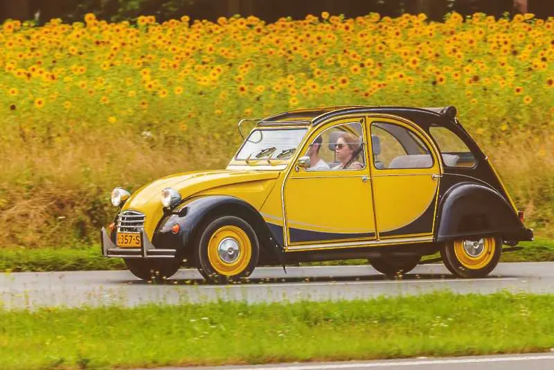 Защо всички французи са влюбени в Citroen 2CV