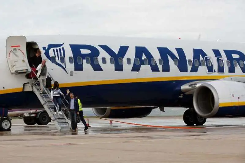 Ryanair купува авиокомпанията на Ники Лауда