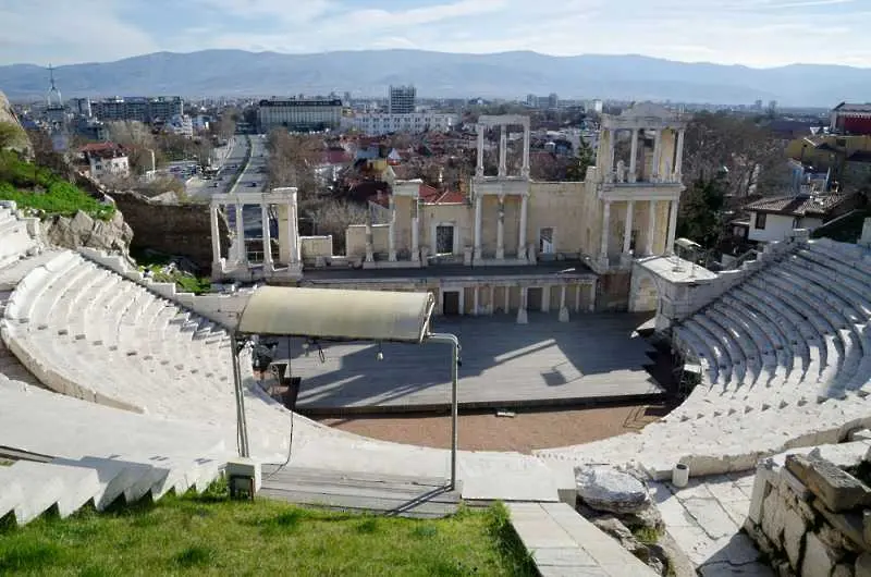 Мазилка падна върху жена в Стария град в Пловдив