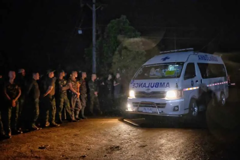 Спасителната мисия в Тайланд е временно спряна за 10 часа