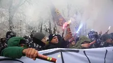 Антируски протести избухнаха в Украйна, демонстрантите атакуват с огън посолства 