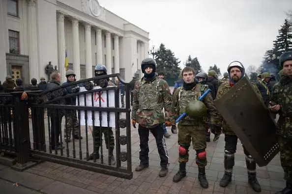  Заповед за частична мобилизация след указа за военно положение. Опозицията иска оставката на Порошенко