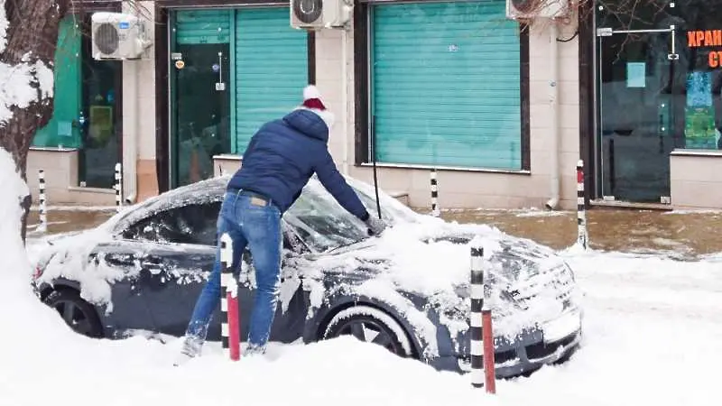 Времето: Сняг, вятър и студ