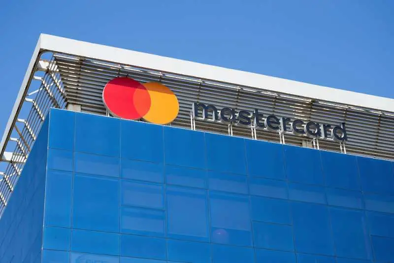 Mastercard сменя логото